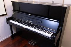 ヤマハピアノ　UX1　カラーデザインシリーズ