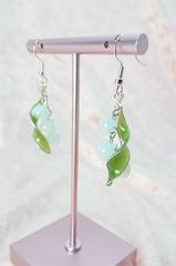 NEW すずらんのイヤリング すずらんのピアス 鈴蘭 スズラン Loveグリーン