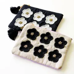 ポーチ 小物入れ おしゃれ マチなし かわいい デザイン 布張り ビーズ刺繍 フラット 刺繍フラットミニポーチ Bk&Whフラワー 2カラー