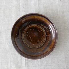 かじや窯・飴釉6寸皿