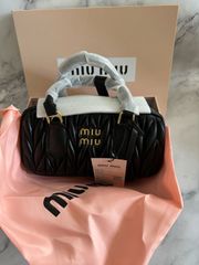 新品  MIU MIU ミュウミュウボウリングバッグ  ハンドバッグ