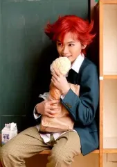 【中古】生写真(男性) 鳥越裕貴(鳴子章吉)/膝上・座り・衣装緑・両手パン・キャラクターショット/制服セット/舞台「弱虫ペダル」ブロマイド