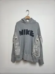 NIKE サカイ コラボ メンズナイロンジャケット グレー/ホワイト Sサイズ NIKE サカイ コラボ メンズナイロンジャケット グレー/ホワイト