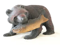 北海道　支笏湖　木彫り熊　鮭　荒木清峰作　昭和レトロ　台付 北海道 支笏湖 木彫り熊 鮭 荒木清峰作 昭和レトロ 台付 - メルカリ