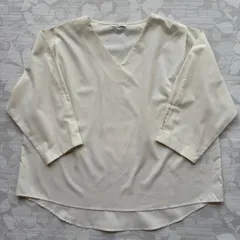 アースミュージック&エコロジー Vネック 七分袖ブラウス アイボリー Fサイズ