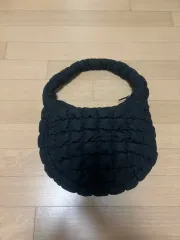 1 会議用 COS(コス) Quilted マイクロバッグ ミニ ブラック