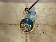 氷の魔法陣のペンダント