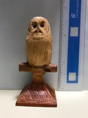 アメリカ ビンテージ 一刀彫りの精巧に彫られたドナルドダックの木彫り