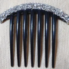 新品未使用☆現品限り☆シルバーのラメがポイント☆大きいので目立ちます☆プラスチックで軽く使いやすい☆夜会巻きにピッタリ☆ヘアコームかんざし☆