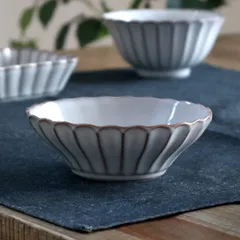 ボウル 13cm 風雅 月白 皿 和食器 磁器 日本製 （ 浅鉢 白 食洗機対応 電子レンジ対応 お皿 オーブン対応 耐熱 白い食器 輪花 鉢 しのぎ 小鉢 深皿 副菜 煮物鉢 和モダン 取り皿 ）