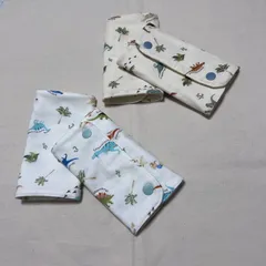 ハンドメイド　恐竜　よだれカバー　サッキングパッド