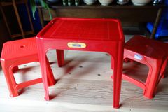 【路上屋台テーブル3点セット】ベトナム製プラスチックテーブル/アウトドアテーブル/ベトナム雑貨/アジア屋台/エスニック料理/台湾夜市/ベトナム料理/プラスチック椅子