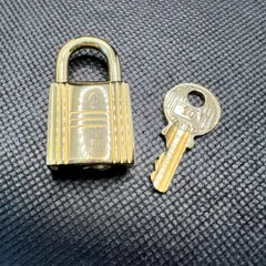 HERMES エルメス カデナ パドロック ゴールド No.101 101番 鍵付きのサムネイル