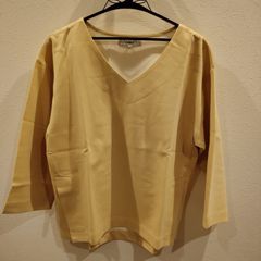 クリーム色　七分丈トップス
