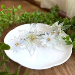 白薔薇のアレンジメント　　　　アメリカンフラワー　（ディップフラワー） 薔薇とガーベラのアレンジメント アメリカンフラワー（ディップ
