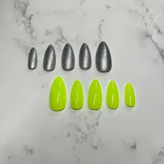 ㉚【ネイルチップ】 ジェルネイル シルバー 蛍光イエロー シンプルネイル ギャルネイル 左右非対称 アシンメトリー ワンカラー  入れ替え可能 推し活 推しカラー オリジナル サイズオーダー受付中