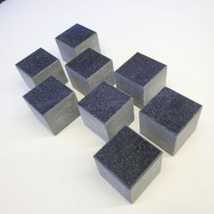 【天然御影石】オーディオボード　インシュレーター 　インド黒　60mm×60mm×60mm　８個セット(1面磨き)　新品