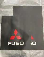 訳あり/FUSO/たれゴム/黒地/スリーダイヤ/ロゴ/三菱/トラック/スーパーグレート/大型/キャンター/泥除け/化粧/デコトラ/純正部品/エンブレム/MITSUBISHI/ふそう/2トン/3ｔ車/マッドガード/ファイター/