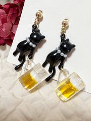 ハンバーガーを運ぶ猫ピアス ハンバーガーを運ぶ猫ピアス2 - メルカリ