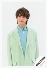 【中古】生写真(ジャニーズ) King ＆ Prince/高橋海人/上半身・衣装緑.青・両手下・目線左・背景白/「King ＆ Prince CONCERT TOUR 2020 ～L＆～」グッズオフショット/公式生写真