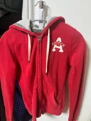 ルーベック ショップ悟空 Abercrombie(アバクロンビー) 赤 ジップアップパーカー フード付き