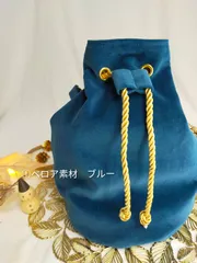 《冬素材の巾着バッグ》鮮やかブルーのベロアを使った巾着ショルダーバッグ　ハンドメイド　ベロア　ショルダー　巾着　ブルー　ゴールド　サブバッグ　冬素材　クリスマスプレゼント