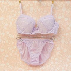 AMO'S STYLE by Triumph E70