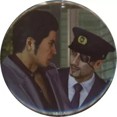 【中古】バッジ・ピンズ 真島吾朗＆桐生一馬(13.警察) どこでも真島 缶バッジ 「セガラッキーくじONLINE 龍が如く 祝 生誕! 真島吾朗」 J賞-13