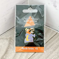 ディズニーストア　100周年　ピンバッジ　グーフィー　映画監督