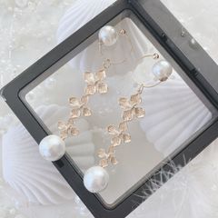 【２サイズ展開・2way】取り外し可能・3連ゴールドフラワーとコットンパールのチャーム 付きビューティーカフ・耳たぶ回しや耳輪ゴムで有名さとう式リンパケアの理論に基づいたイヤーアクセサリー