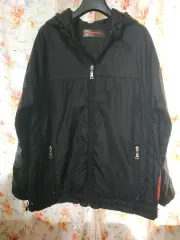 断捨離！底値！PRADA 黒 ダウンジャケット 赤ジッパー 断捨離！底値！PRADA 黒 ダウンジャケット 赤ジッパー