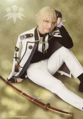 【中古】生写真(男性) 三浦宏規(髭切)/座り・紋入り・キャラクターショット/「ミュージカル『刀剣乱舞』 髭切膝丸 双騎出陣2020 ～SOGA～」ブロマイド 戦闘ver.