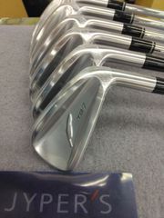 〈新品未使用品〉　フォーティーン　TB－７FORGED ６本組　右用　NS PRO MODUS3 TOUR105フレックスS（葛西店）