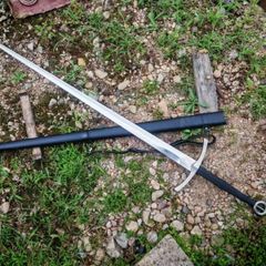 超大判テールリング 両手西洋剣 十字軍剣 1/1 リプリカ 高マンガン鋼刃 × 実木皮革鞘 全長 135cm 中世古兵器コレクションディスプレイ 美術刀 模擬刀 工芸品模造刀 西洋剣 中世ヨーロッパ風 西洋剣 十字軍剣