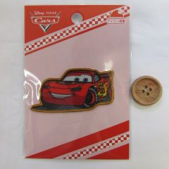 ディズニーピクサー　カーズ柄　赤レーシングカー　アイロン接着　ワッペン