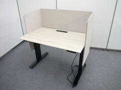 【2019年製】オカムラ　スイフト　幅950電動昇降デスク　パネル付き（取り外しも可）　平机　オフィス家具　中古机　在宅　テレワーク