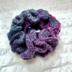 SC-2 フリルシュシュ　手編み　ハンドメイド  パープルXグリーンGL