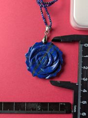 天然石 ラピスラズリ の 薔薇【バラ】のネックレスです。チェーンはラピスラズリ！ケース付き！
