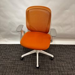 【美品・2018年製造】オカムラ シルフィー オレンジ｜高機能メッシュチェア｜快適×明るいデザインで在宅ワークに最適！