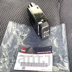 三菱 デリカD5 ステアリングスイッチ 8701A383 - メルカリ