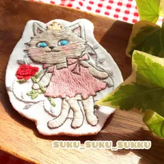 刺繍ブローチ 白猫のプリンセス