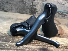 【新品未使用】Shimano Claris R2000 STIレバー SHIMANO CLARIS ST-R2000 左右レバーセット(2X8Sワイヤーシフト