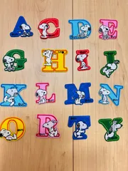 スヌーピー　イニシャル　アイロンワッペン　1枚