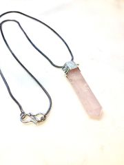 681 インカローズと水晶のネックレス - メルカリ