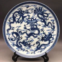 中国青と白彫刻 青花 人物物語 青花観賞皿 置物 観賞皿 磁器。 中国青と白彫刻 青花 人物物語 青花観賞皿 置物 観賞皿 磁器