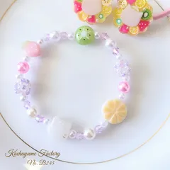 【B245】ねこちゃんとフルーツのブレスレット　　パープル　いちご　レモン　キッズブレスレット　ビーズブレスレット　ねこブレスレット　フルーツブレスレット　お揃い　アクセサリー　お誕生日　プレゼント