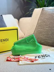 FENDI ファースト ミディバッグ - ベージュ パテントレザー [本日特価|新品未使用品]