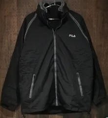 FILA フィラ　デタッチャブルジャケット  リバーシブルベスト付　収納フード　ワンポイントロゴ刺しゅう　メンズＬ