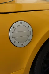 フューエルリッドアルミステッカーtype2  給油口カバー ガスリッド 車 自動車 シール 汎用 ガーニッシュ パネル 立体的 汎用 ミラジーノ  コペン ダイハツ トヨタ スズキ マツダ スバル ホンダ 日産