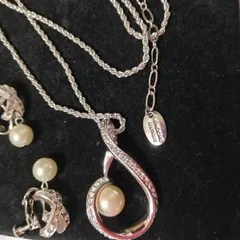 ★VENDOME BOUTIQUEネックレス&イヤリング★ヴァンドーム ブティックネックレス★パール付きネックレスレス&イヤリングのセット★